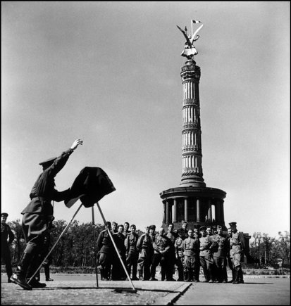 (c) ROBERT  CAPA © 2001 By Cornell Capa / Magnum Photos