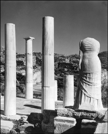 (c) Herbert List / Magnum Photos