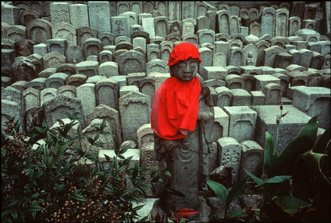 (c) Philip Jones Griffiths  / Magnum Photos