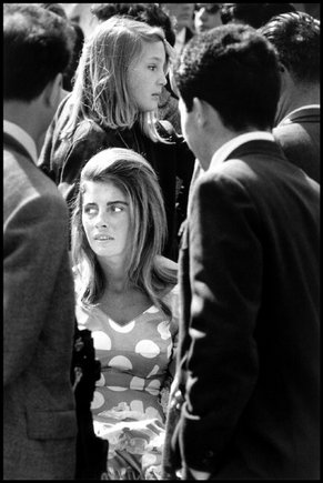 (c) Philip Jones Griffiths  / Magnum Photos