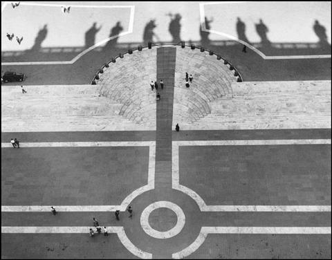 (c) Herbert List / Magnum Photos