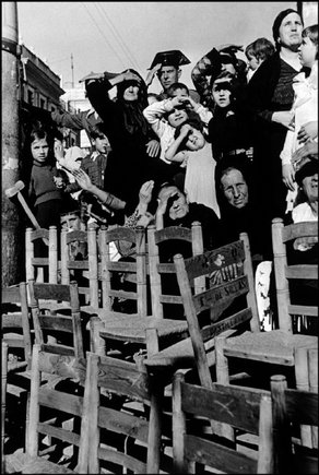 (c) Cornell Capa Photos by Robert Capa © 2001 / Magnum Photos