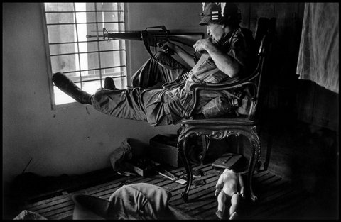 (c) Philip Jones Griffiths  / Magnum Photos