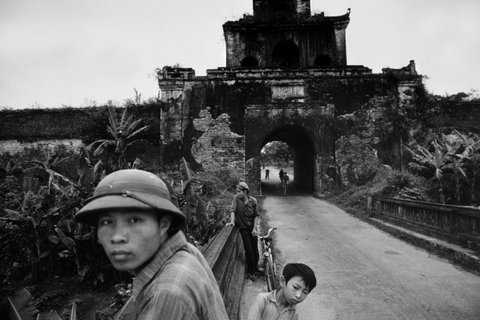(c) Philip Jones Griffiths / Magnum Photos