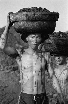 (c) Philip Jones Griffiths / Magnum Photos